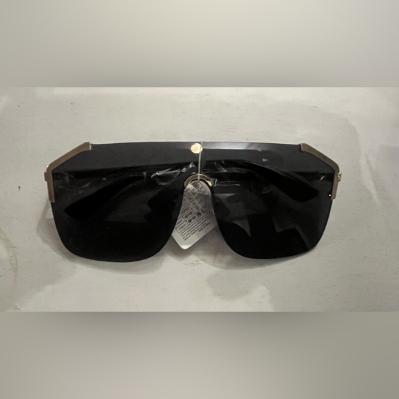 Large frame studded sunglasses - Picture 4 of 4